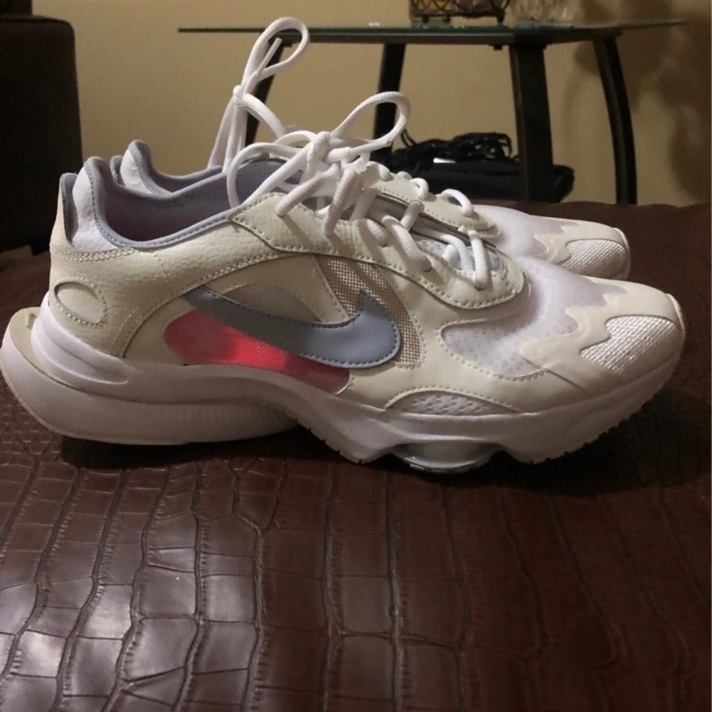 Women Nike Air zoom shoes!